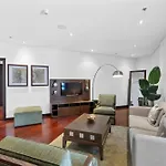 Chic 2Br Apartment With Spectacular Sea Views